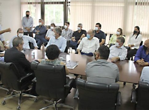 Governador assina convênio para obra da feira do produtor em Iguatemi