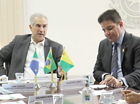Reinaldo Azambuja compartilha modelo de gestão do MS com o governador do Acre