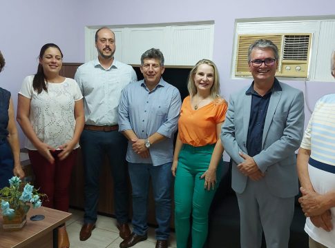 Deputado Lídio Lopes entrega equipamentos em creche e escola de Iguatemi