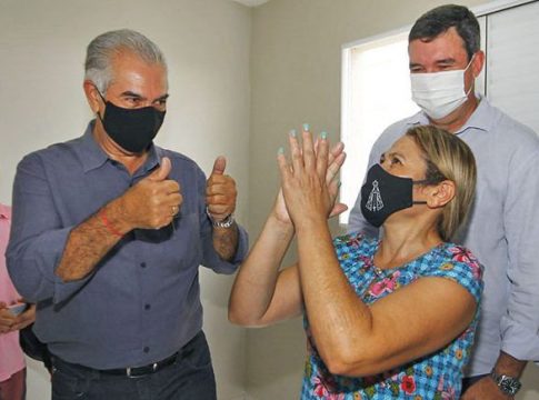 Eduardo Riedel: ‘Ter sua casa é um direito de todo cidadão’ Emoção marca entrega de 128 unidades habitacionais em Nova Andradina