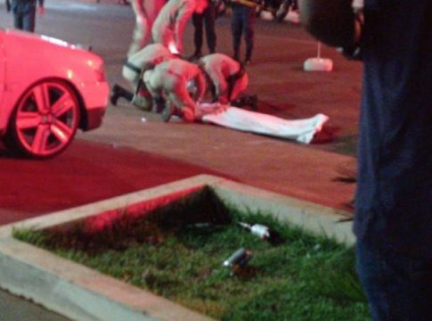 Homem é morto a tiros em frente a conveniência e polícia procura suspeito em MS