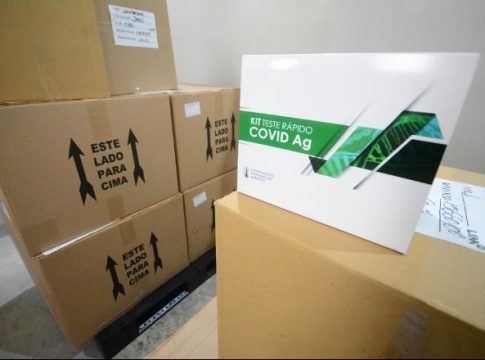 Governo aposta em testagem em massa para conter avanço da Covid-19