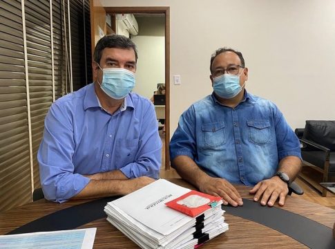 Dr. Bandeira e Riedel assinam convênio de R$ 8 milhões para recapeamento