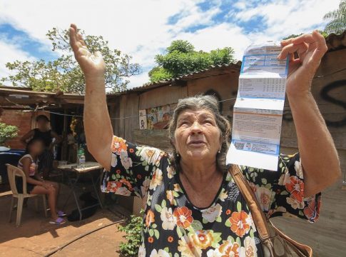 Emoção e gratidão marcam famílias que começaram 2022 com conta de energia zero, graças ao programa do Governo do Estado