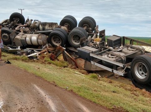 Carreta sai da pista e motorista morre em acidente na BR-163 em MS