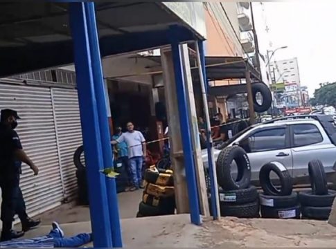 Homem é morto a tiros de calibre 9 mm em frente a loja na fronteira de MS