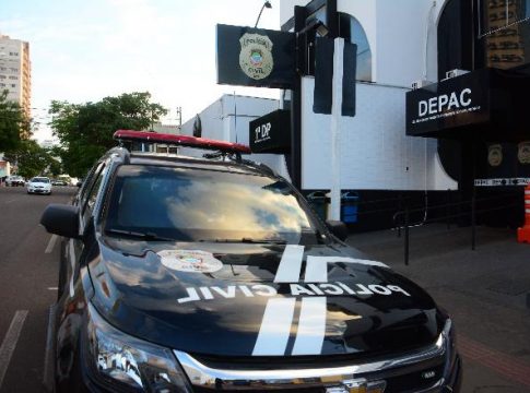 Delegado atira contra carro de mulher que se recusou a parar veículo
