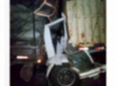 Caminhoneiro morre preso nas ferragens ao colidir na traseira de carreta na BR-262