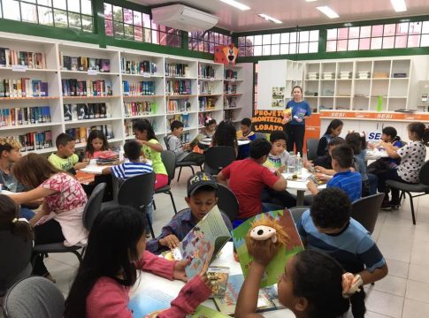 Biblioteca do SESI de Iguatemi realiza projetos para alunos e grupo da terceira idade