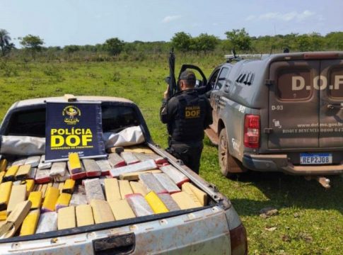 DOF recupera veículo furtado em MG carregado com maconha