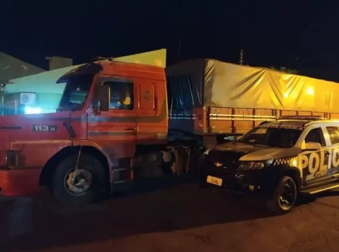 Polícia Militar recupera na fronteira carreta roubada no Paraná