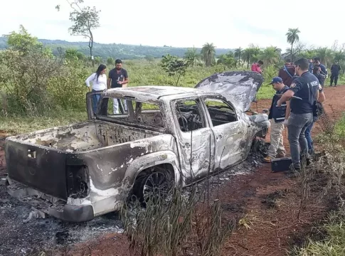 Caminhonete de gerente de casa de câmbio é encontrada queimada
