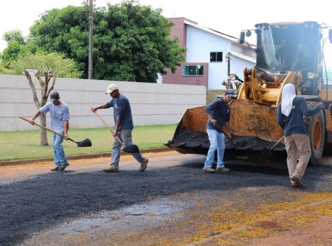 Programa Mais Asfalto para Mundo Novo trabalha com drenagem na Avenida Brasília e recuperação nos bairros