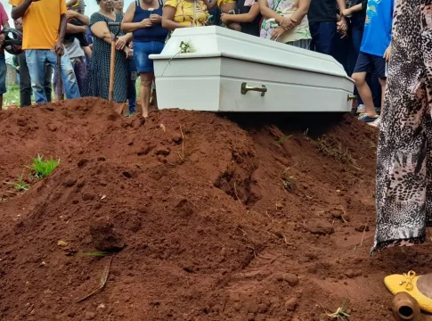 Último adeus à Estrelinha: menina assassinada é enterrada em Campo Grande