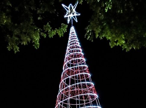 Natal de luz foi aberto no sábado, na Praça da Bíblia em Eldorado