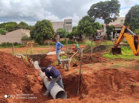 Iniciada obra da Praça Vanderval Queiroz Vieira no bairro Itaipu