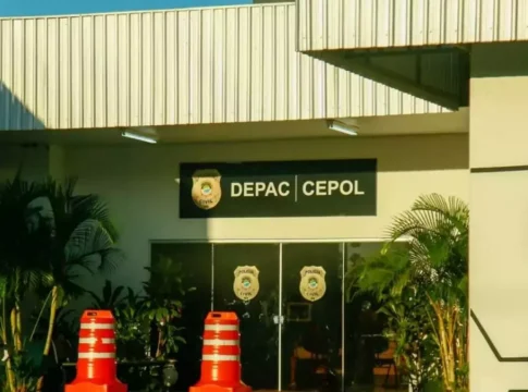 Bêbado, homem ameaça fiéis com facão e atropela três na saída de culto em Campo Grande