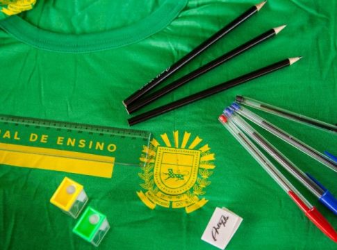 Governo garante 486 mil uniformes e 193 mil kits escolares para a volta às aulas