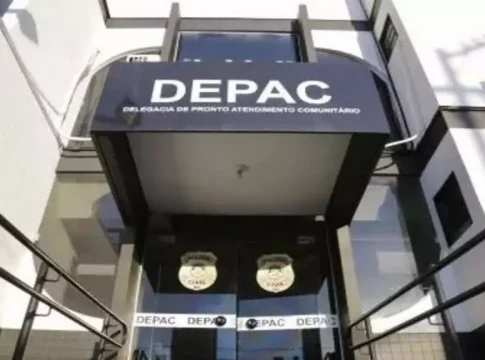 Após beber em conveniência no Centro, homem é espancado e tem braços quebrados