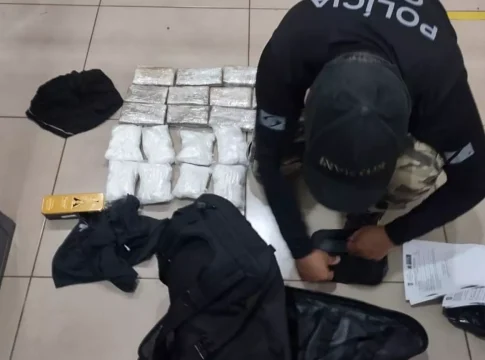 Policial penal que ‘deixou’ colega entrar no PED com tabletes de cocaína e munições é solto