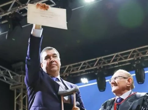 Governador Eduardo Riedel será empossado às 15h e secretários às 17h; confira programação