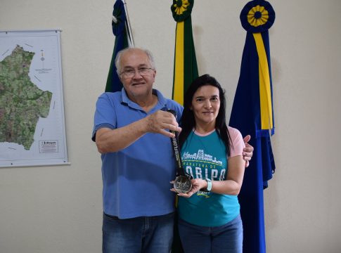 Prefeito Lídio Ledesma recebe maratonista em seu gabinete