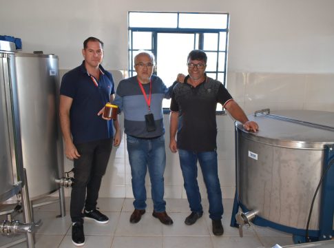 Obra de ampliação da “Casa do Mel” é entregue para os apicultores de Iguatemi