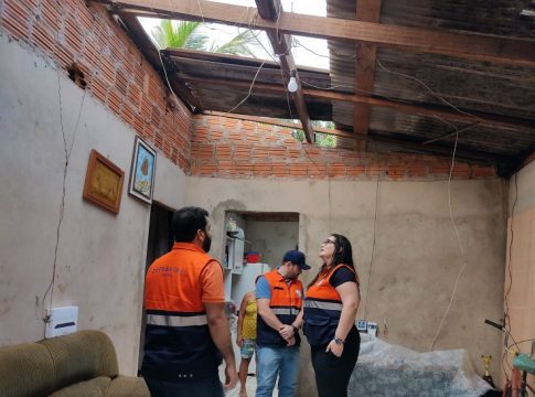 Prefeita acompanha Defesa Civil no atendimento às famílias afetadas por vendaval em Naviraí