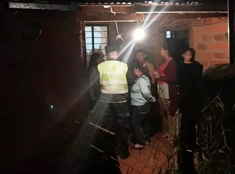 Homem mata a mulher e a filha de 16 anos a facadas na linha internacional
