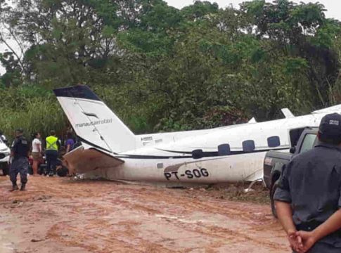 FAB leva para Manaus corpos de 14 mortos em queda de avião em Barcelos