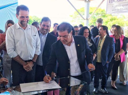 Senador Nelsinho Trad é enaltecido pelo projeto da Rota Bioceânica em Inauguração de laboratórios e herbário na UEMS em Mundo Novo