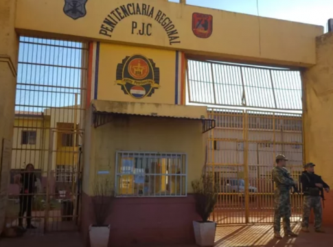 Após casa de juízas ser alvejada por 50 tiros, polícia ocupa penitenciária atrás de culpados