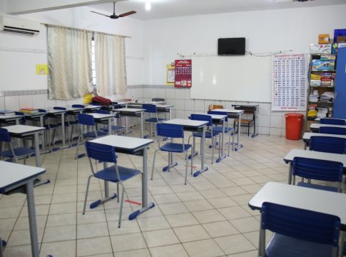 Mato Grosso do Sul poderá pagar salários para estudantes não abandonarem as aulas: entenda o projeto