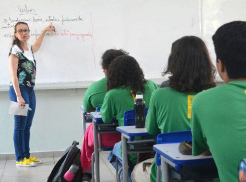Professor de MS vai ganhar salário de quase R$ 12 mil, o triplo do piso nacional