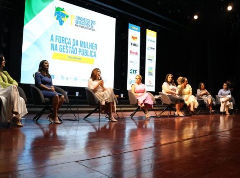 Primeira-dama de MS destaca força da mulher e história na gestão pública em evento da Assomasul