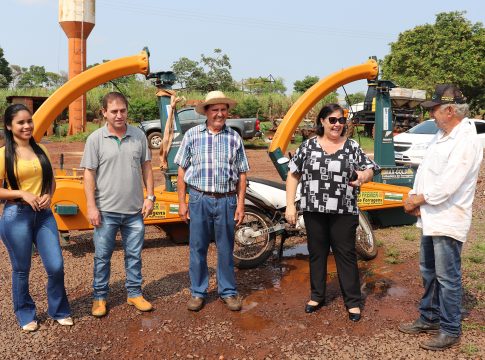 Secretaria de Infraestrutura de Mundo Novo recebeu duas ensiladeiras e atende mais de 40 produtores atualmente