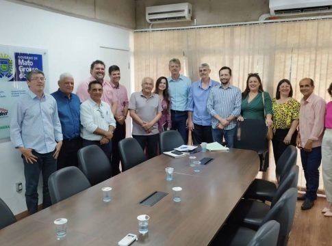 Prefeito e vereadores buscam no governo, conquista de lote para nova empresa que pode gerar 300 empregos em Iguatemi