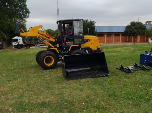 Prefeitura de Iguatemi adquire pá-varredoura para limpeza pública