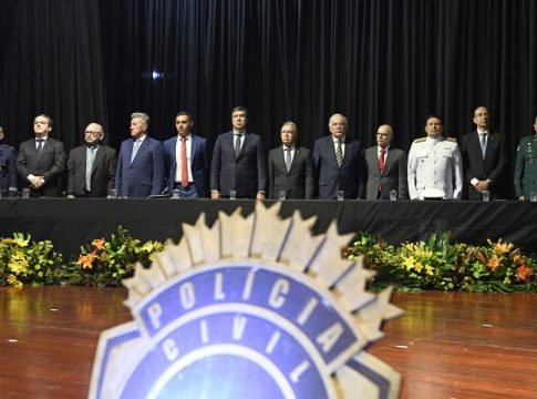 Em entrega de medalhas da polícia, Riedel destaca importância da segurança para MS continuar crescendo