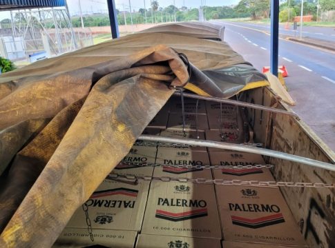Homem é preso com bitrem roubado carregado com cigarros em Guaíra