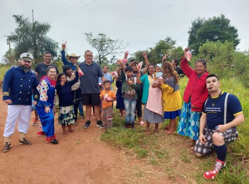 Prefeitura de Amambai leva alegria e doces às aldeias indígenas do município