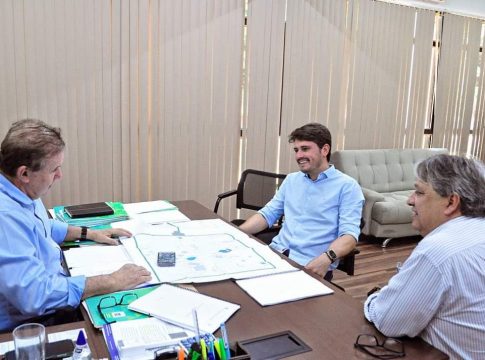 Thalles apresenta projeto de revitalização da Praça Santos Tomazelli