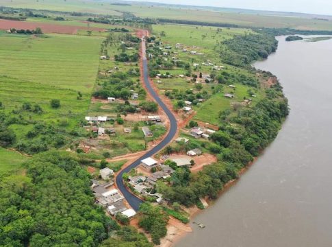 Itaquiraí comemora chegada do asfalto no Porto Santo Antônio