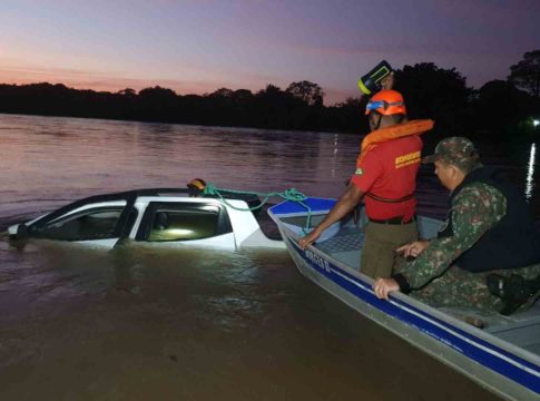 Motorista cai em rio de MS, liga para amigos pedindo socorro e desaparece