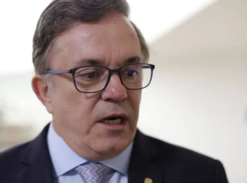 Vander anuncia busca por ajuda das Forças Armadas para combate a incêndios no Pantanal