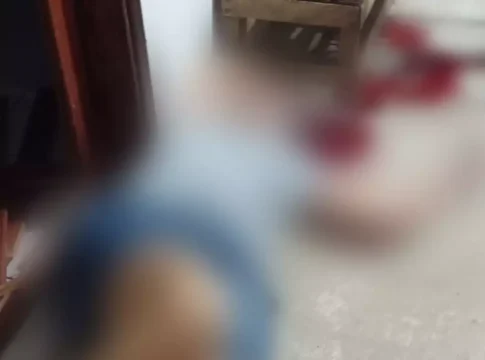 Após matar esposa a tiros, homem liga para o filho e confessa crime