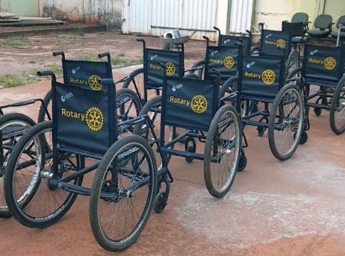Cadeiras de rodas produzidas em presídio são destinadas a quem precisa, gratuitamente