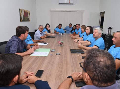 Prefeito Thalles Tomazelli anuncia plano de saúde para todos os servidores municipais