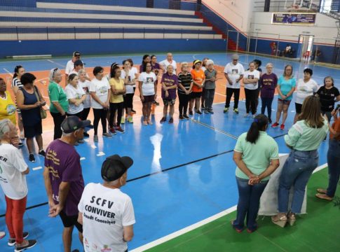 Coordenadora da Coleta Seletiva palestrou para idosos do Conviver sobre conscientização da separação do lixo
