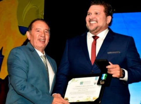 Assembleia concede a Dr. Genésio Comenda do Mérito Legislativo